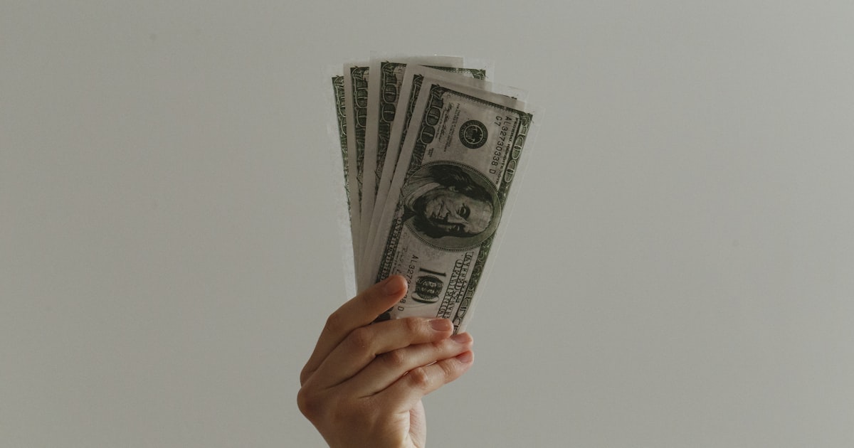 Hábitos Financeiros de Quem Enriquece vs Quem Não Consegue